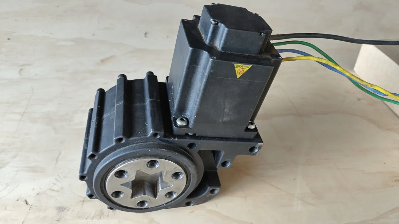 RG600 reduction gearbox with a BLDC motor mounted on the input